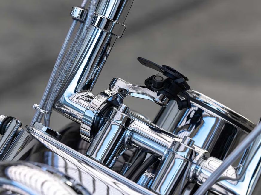 Quad Lock Pro Chrome smartphonehållare för stora styren
